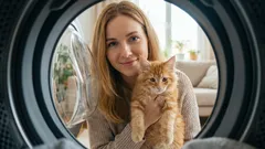 Nechat dvířka pračky otevřená, nebo zavřená? Tohle je nejzdravější kompromis